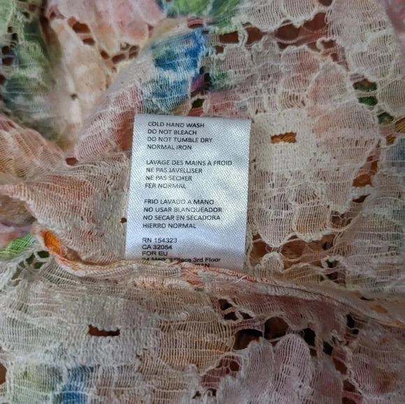 Moving Sale! 🔥💘 NWOT Anthropologie Cropped Floral Lace Shrug - Picture 9 of 10